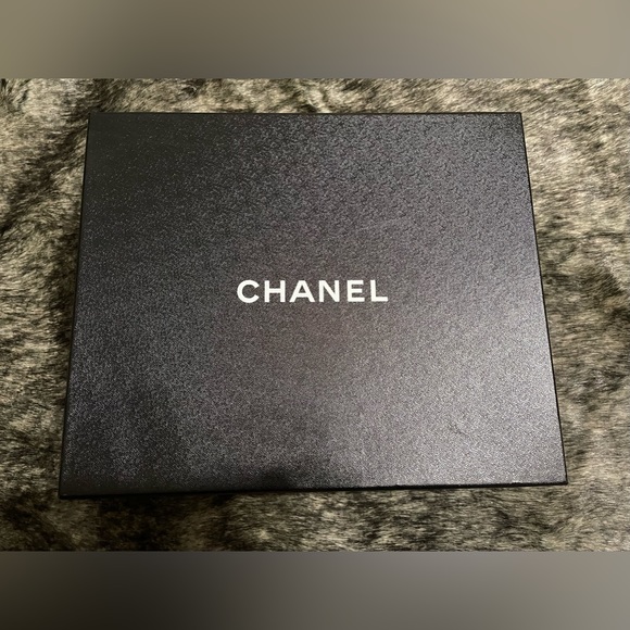 Authentic CHANEL Black Patent Gold Chain Loafer. Size 37 - Picture 13 of 14